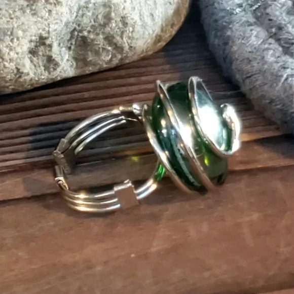 Handcrafted Edgy Green Luster Silver Spiral Luster Glass Bauble Ring - Picture 3 of 10